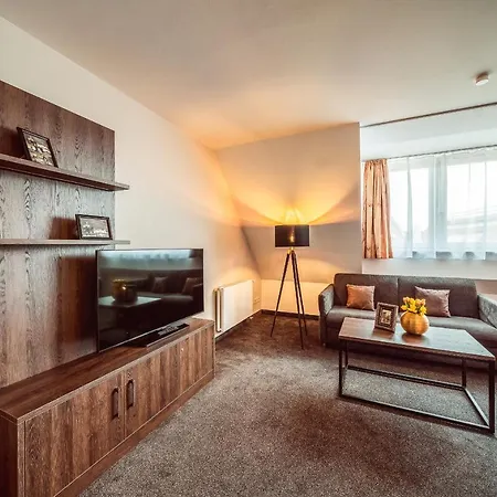 Appartement Familienapartment Am Neumarkt L *