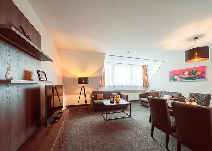 Appartement Familienapartment Am Neumarkt L *