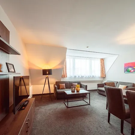 Appartement Familienapartment Am Neumarkt L *